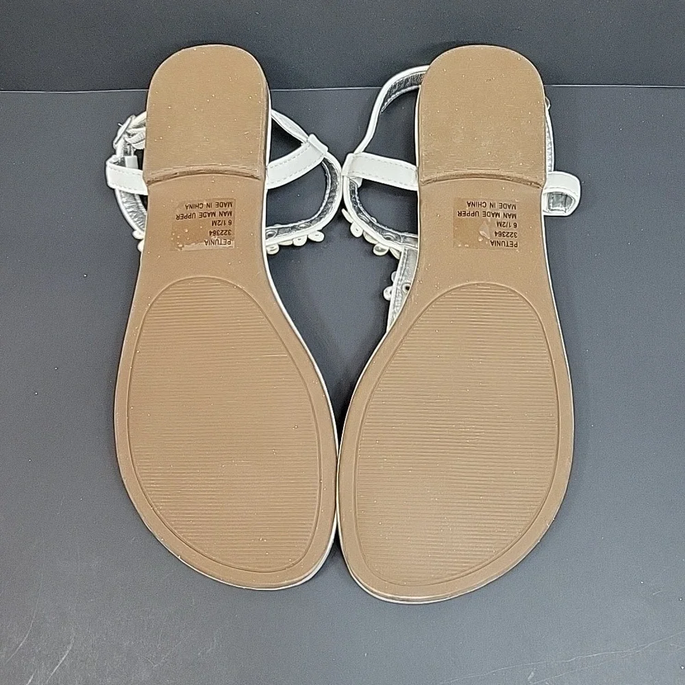 Rampage Petunia T Strap sandal size 6.5 M Flats Super Cute Preppy Trendy Comfy
